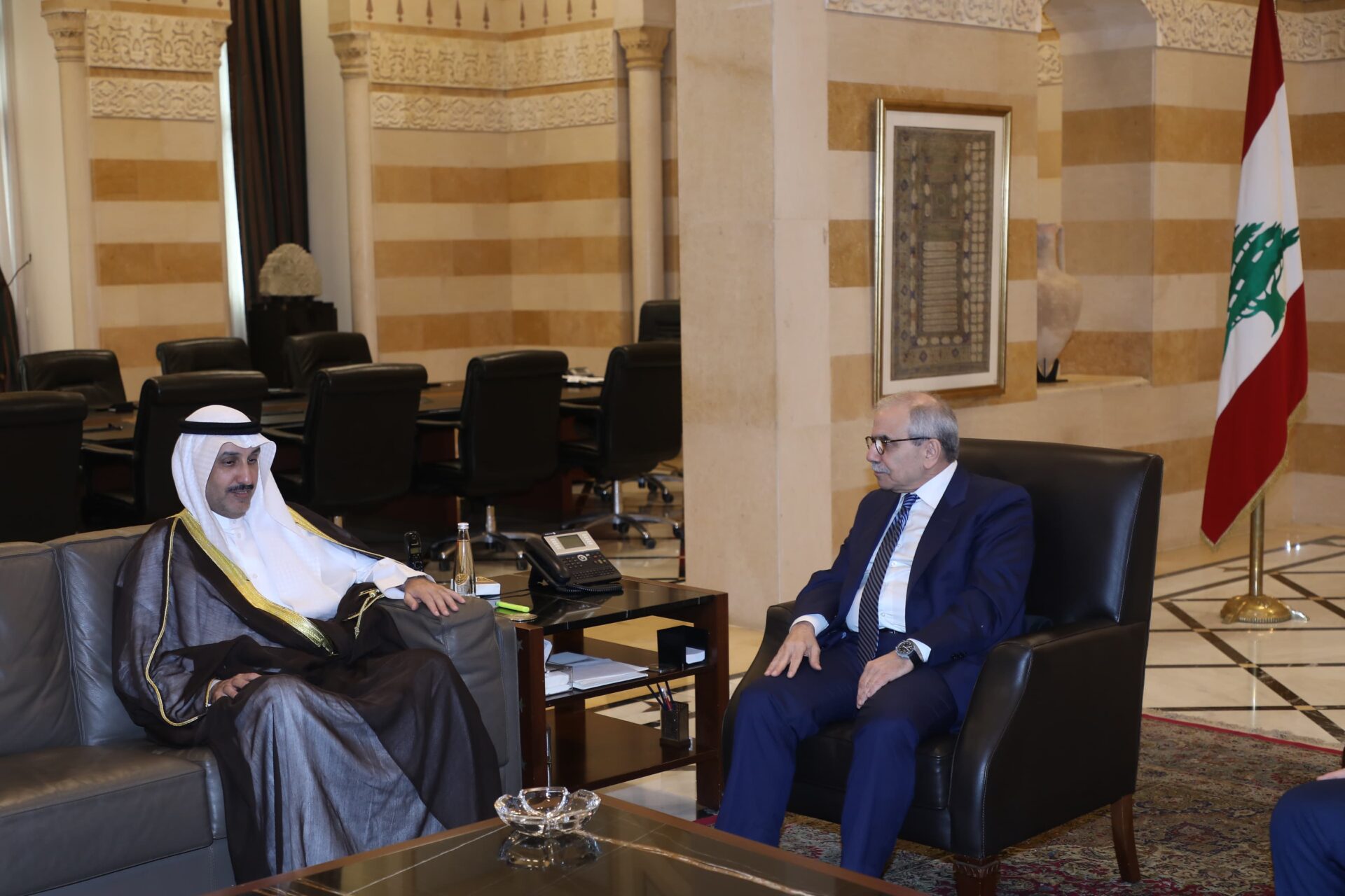 دولة رئيس مجلس الوزراء يستقبل المدير العام لمنظمة العمل العربية في السراي الحكومي