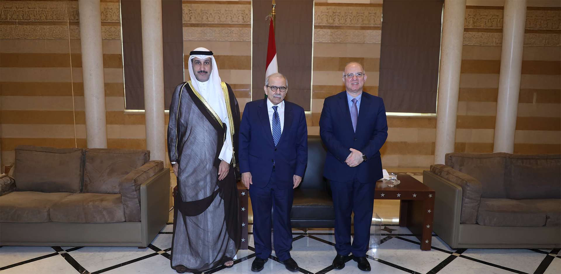 دولة رئيس مجلس الوزراء يستقبل المدير العام لمنظمة العمل العربية في السراي الحكومي