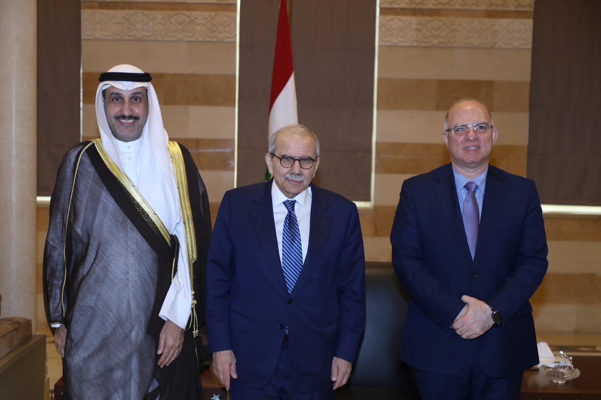 دولة رئيس مجلس الوزراء يستقبل المدير العام لمنظمة العمل العربية في السراي الحكومي