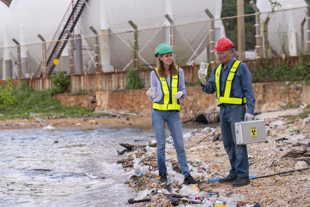 الدورة التدريبية لمفتشى الصحة و السلامة المهنية حول أسس تقييم ملوثات بيئة العمل