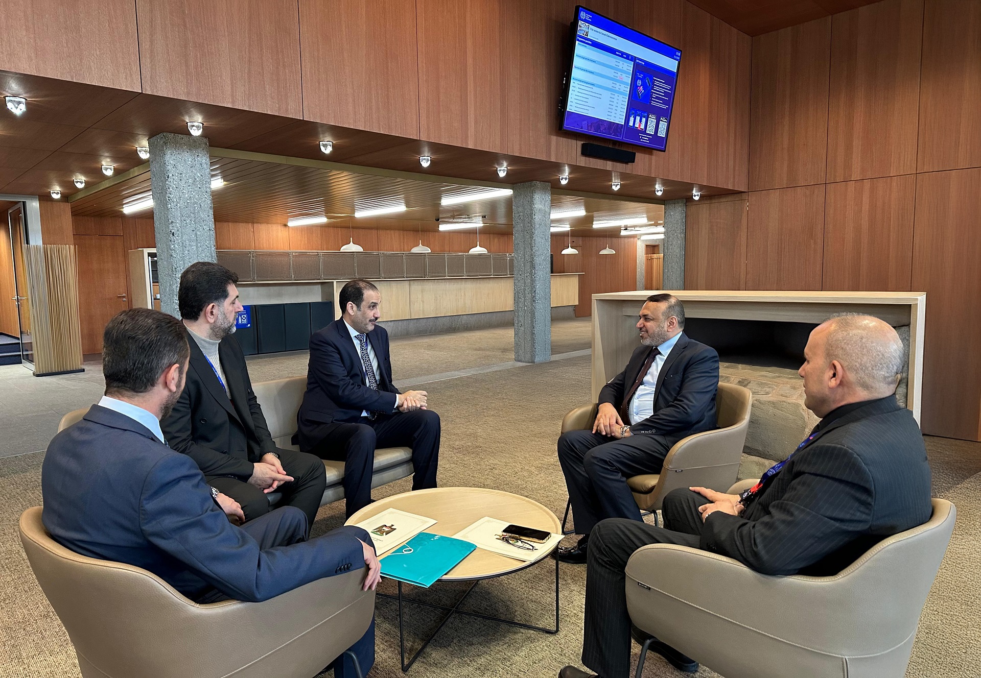 "المطيري" يلتقي "الأسدي" في جنيف على هامش أعمال الدورة 355